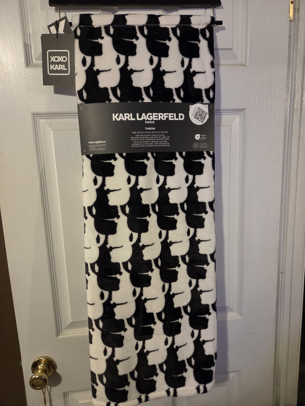 Karl Lagerfeld NWT Plush Large Throw - Picture 4 of 4